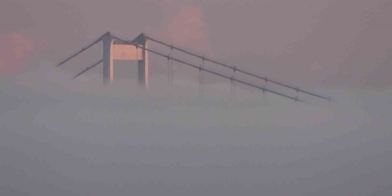 İstanbul Boğazı’nda yoğun sis: Fatih Sultan Mehmet Köprüsü gözden kayboldu