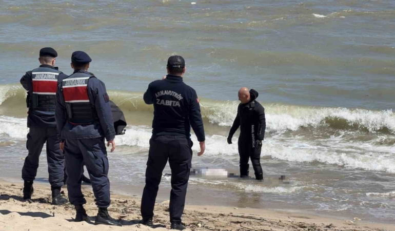 Arnavutköy sahilinde erkek cesedi bulundu