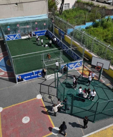 Bağcılar Belediyesi, ilçeyi spor sahalarıyla donatıyor