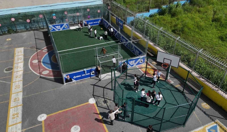 Bağcılar Belediyesi, ilçeyi spor sahalarıyla donatıyor