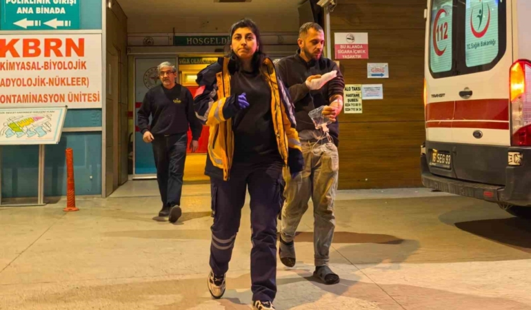 Elini karma makinesine kaptırdı