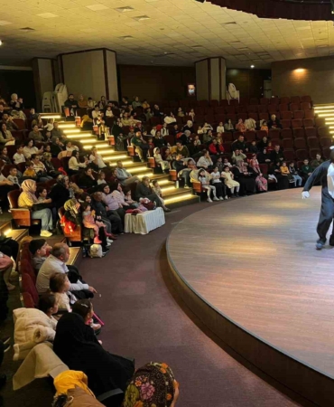 Darıca’da çocuklar hafta sonunu tiyatroyla değerlendiriyor