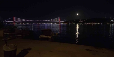İstanbul Boğazı’nda yakamoz manzarası