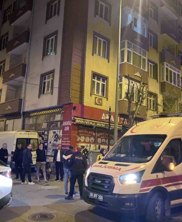 Trafikte garip olay: Taksiciye kızan yaya çılgına döndü