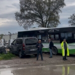 Belediye otobüsü ile nakliye kamyonu çarpıştı: 2 yaralı