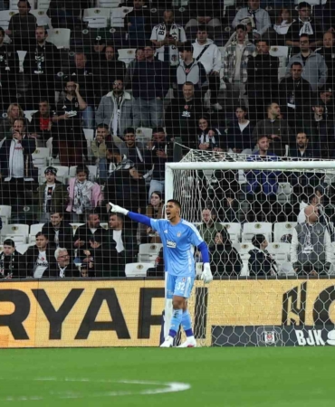 Devis Vasquez, ilk maçında kalesini gole kapadı