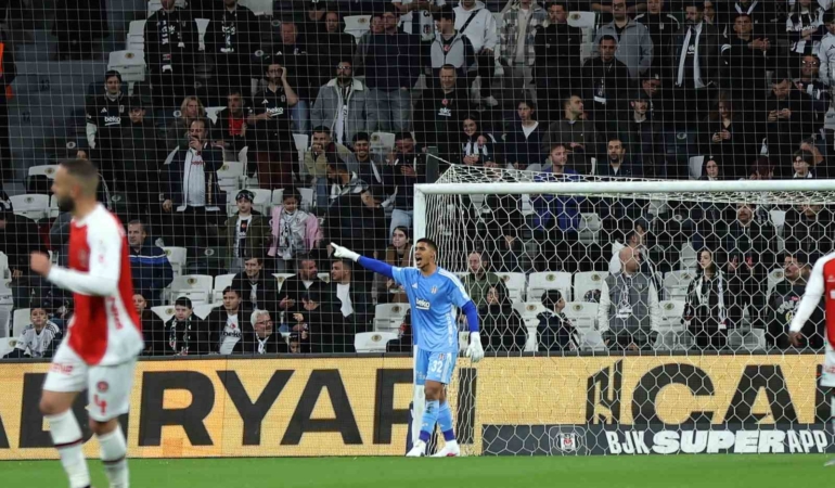 Devis Vasquez, ilk maçında kalesini gole kapadı