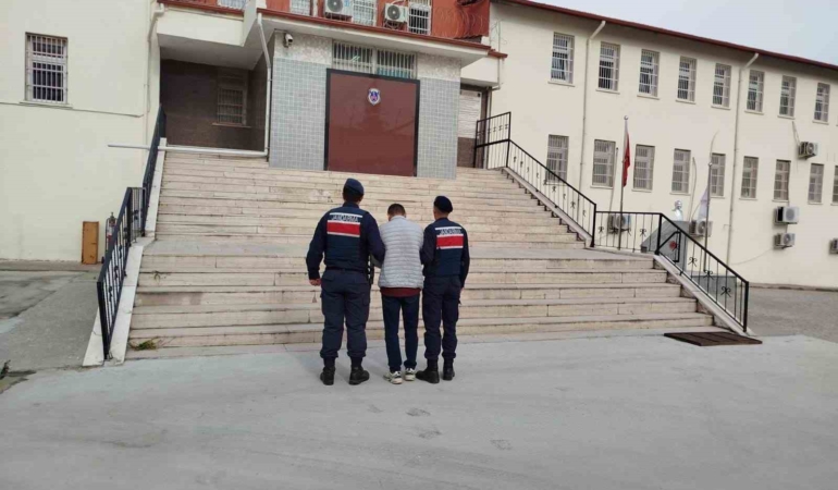 Trafik güvenliğini tehlikeye sokmaktan aranan şahıs yakalandı