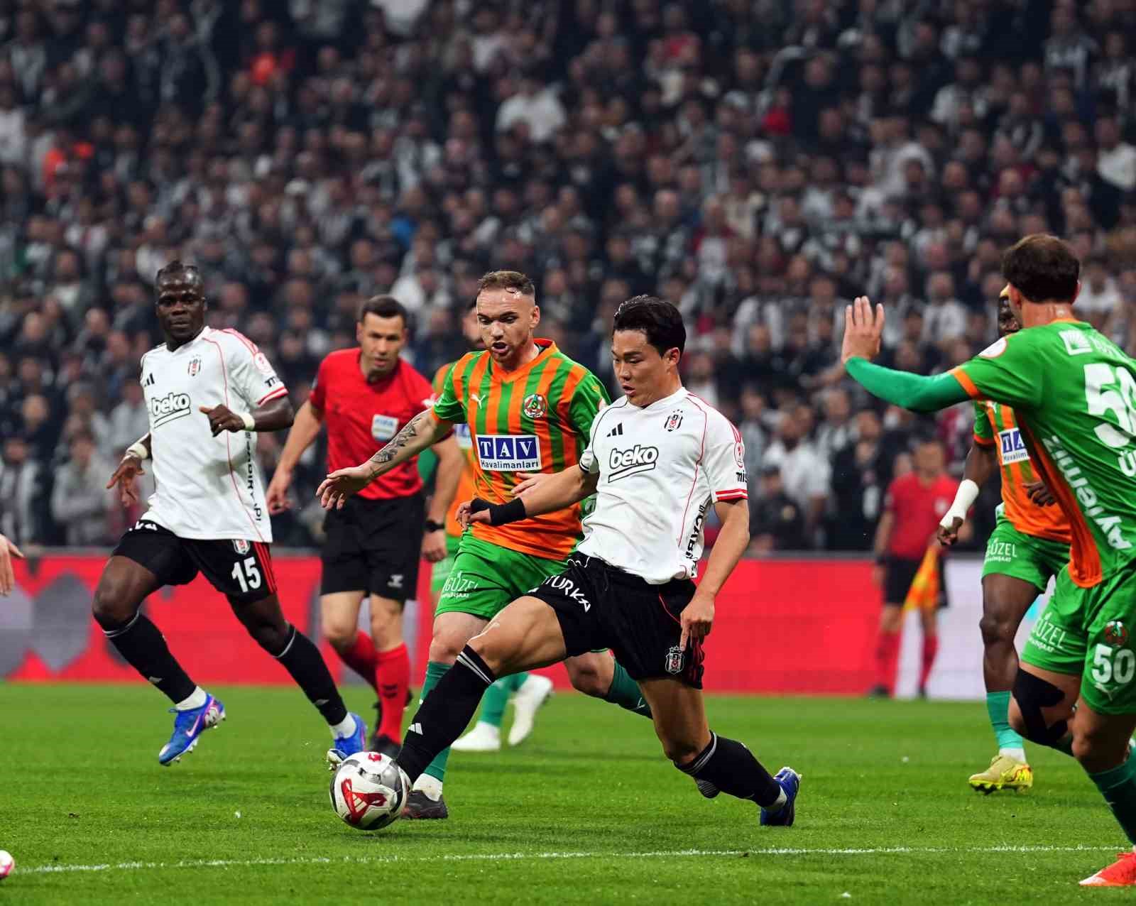 Ziraat Türkiye Kupası: Beşiktaş: 1 - Corendon Alanyaspor: 0 (İlk yarı)