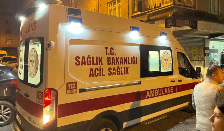 Küçükçekmece’de polis ekiplerinden kaçmaya çalışan motosikletli şahıslar kaza yaptı