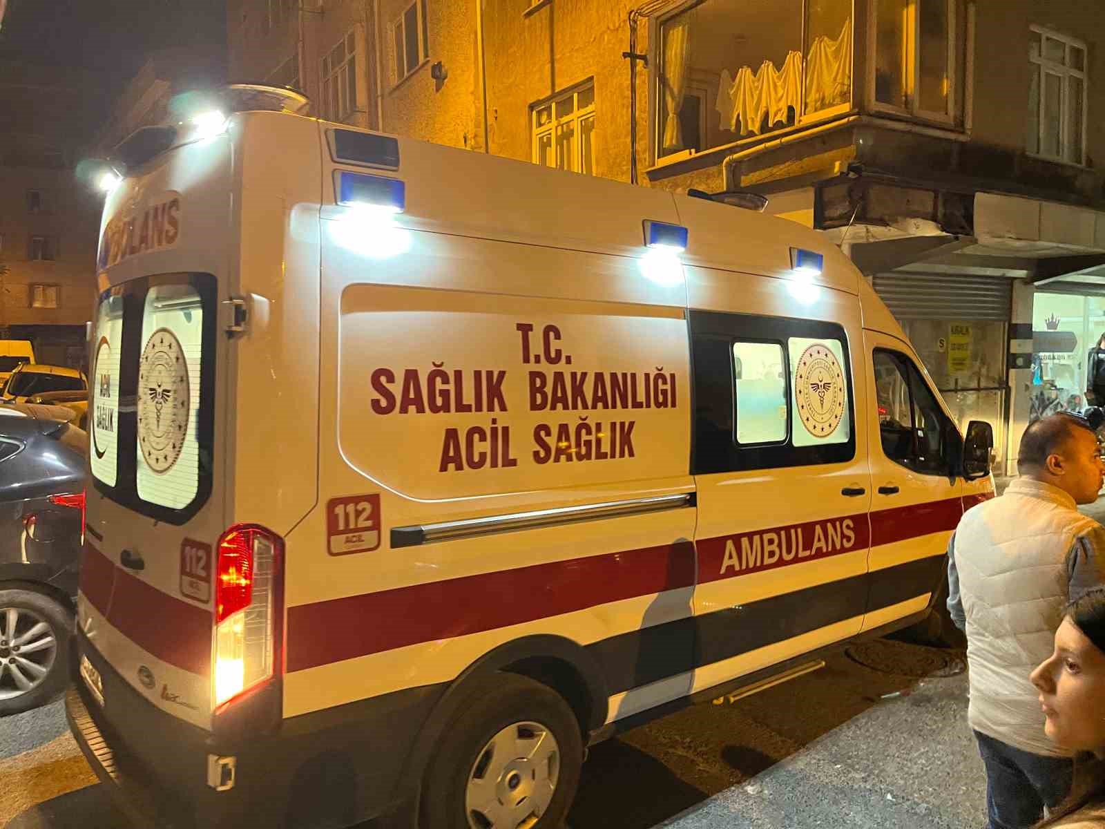 Küçükçekmece’de polis ekiplerinden kaçmaya çalışan motosikletli şahıslar kaza yaptı
