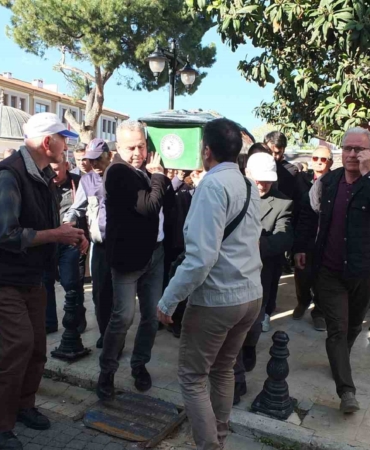 Burhaniyeli Rafet öğretmen son yolculuğuna uğurlandı