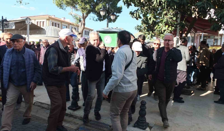 Burhaniyeli Rafet öğretmen son yolculuğuna uğurlandı