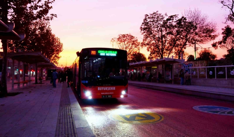 Sakarya’da metrobüs seferlerine saat ayarı