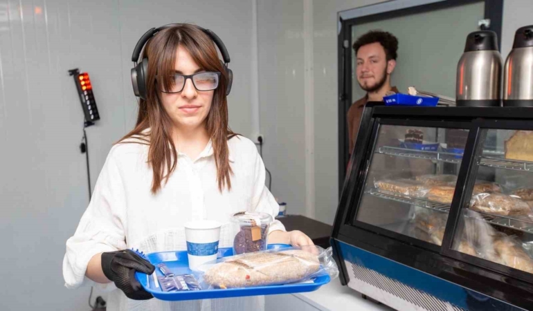 Otizmin zorluklarını yaşayarak öğrendiler