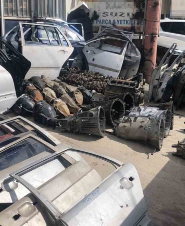 Kaçak oto parçasıyla 2 milyonluk haksız kazanç hedefleniyordu, polis "dur" dedi