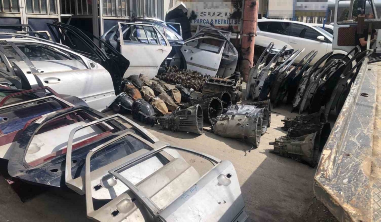 Kaçak oto parçasıyla 2 milyonluk haksız kazanç hedefleniyordu, polis "dur" dedi