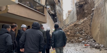 İstinat duvarı çöktü, site sakinleri deprem olduğunu sandı