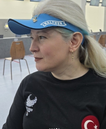 Bursalı milli sporcu Aysel Özgan, Ankara’dan altın madalyayla döndü