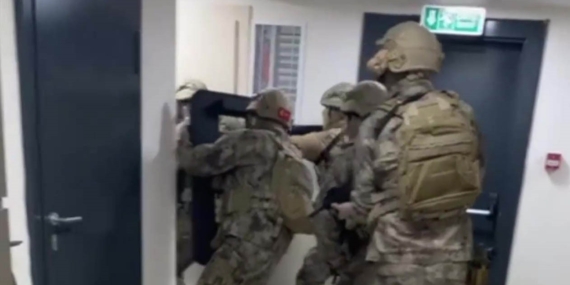 15 yıl hapis cezasıyla aranıyordu: Sahte avukat kimlikleriyle yakalandı