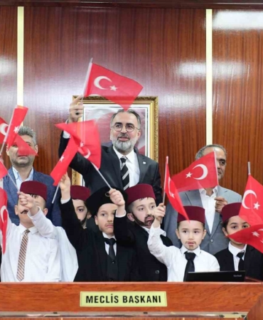 Kestel Belediyesi Meclis Salonu’nda miniklerden tarihi canlandırma