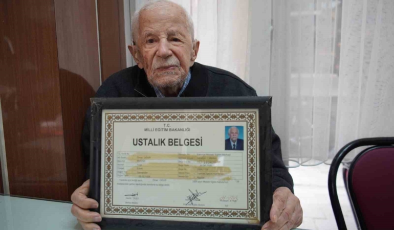 Sakarya’nın 100 yaşındaki dönercisi 84 yıldır mesleğini sürdürüyor