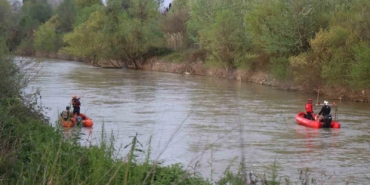 Sakarya Nehri’ne düşen çocuğu arama çalışmaları havadan görüntülendi