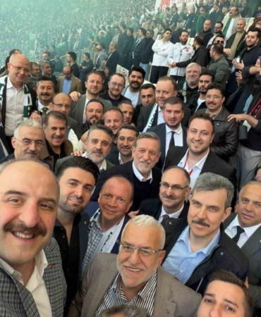 TBMM Komisyon Başkanı Mustafa Varank, Bursa protokolüyle şampiyonluğu kutladı