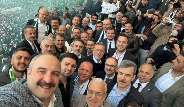 TBMM Komisyon Başkanı Mustafa Varank, Bursa protokolüyle şampiyonluğu kutladı