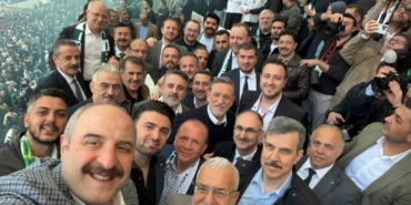 TBMM Komisyon Başkanı Mustafa Varank Varank, Bursa protokolüyle şampiyonluğu kutladı