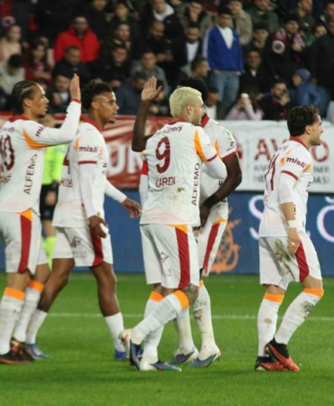 Galatasaray, Fenerbahçe ile puan farkını 4’e çıkardı