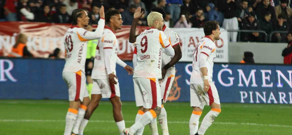 Galatasaray, Fenerbahçe ile puan farkını 4’e çıkardı