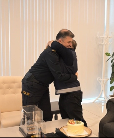 Polis olma hayali kuran gencin özel günü Emniyet’te kutlandı