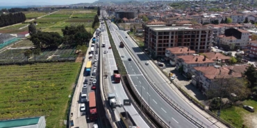 Yalova’da köprülü kavşakta çalışma nedeniyle trafik yoğunluğu