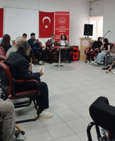 Bilecik’te öğrencilerden huzurevi buluşması