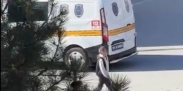 Okul tuvaletinde silah ve tehdit notu bulundu