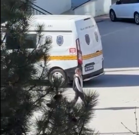 Okul tuvaletinde silah ve tehdit notu bulundu