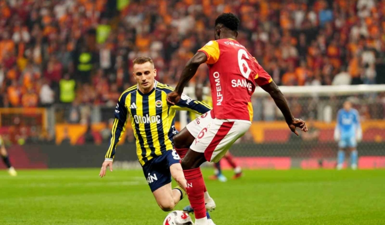 Trendyol Süper Lig: Galatasaray: 1 - Fenerbahçe: 0 (İlk yarı)