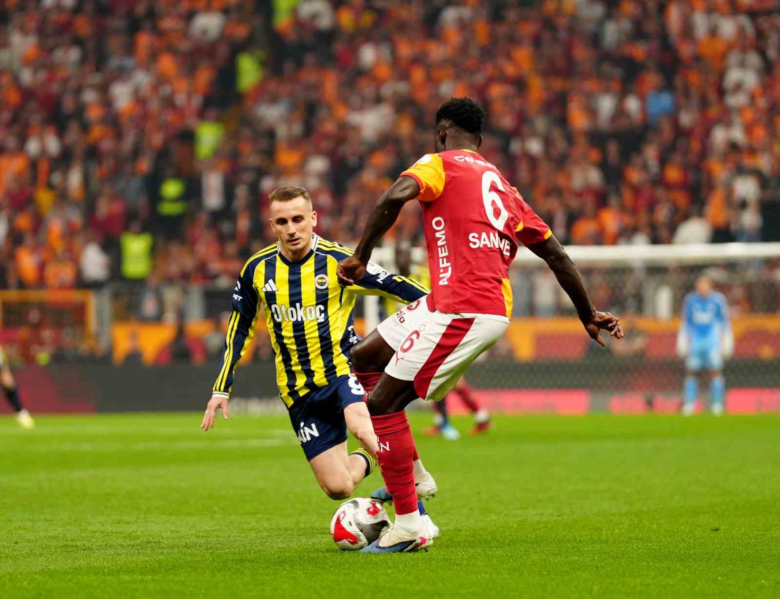 Trendyol Süper Lig: Galatasaray: 1 - Fenerbahçe: 0 (İlk yarı)