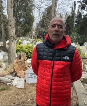 Sarıyer’de fırtınada devrilen ağaçlar mezarlara zarar verdi, vatandaşlar mağdur oldu