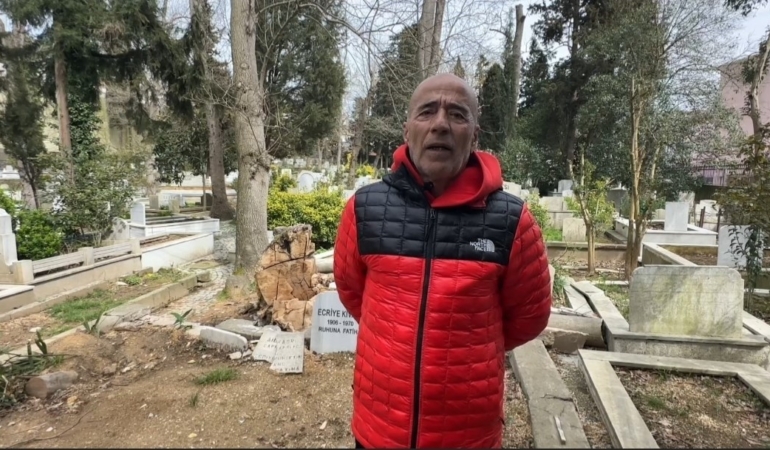 Sarıyer’de fırtınada devrilen ağaçlar mezarlara zarar verdi, vatandaşlar mağdur oldu