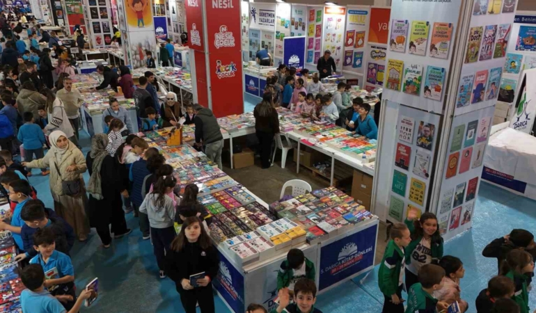 Darıca 5. Kitap Fuarı’nı binlerce kişi ziyaret etti
