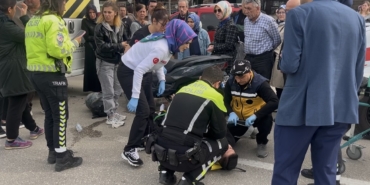 Bursa’da işçi servisine motosiklet çarptı: 2 yaralı