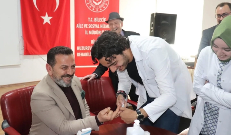 Bilecik’te tıp fakültesi öğrencilerinden huzurevine sağlık desteği
