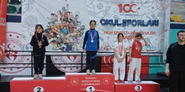 Kartepe’nin karateci yıldızlarından madalya yağmuru