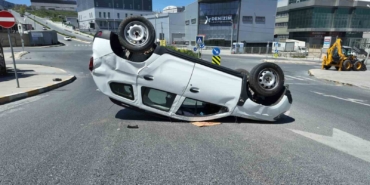 Esenyurt’ta kazaya karışan otomobil takla attı