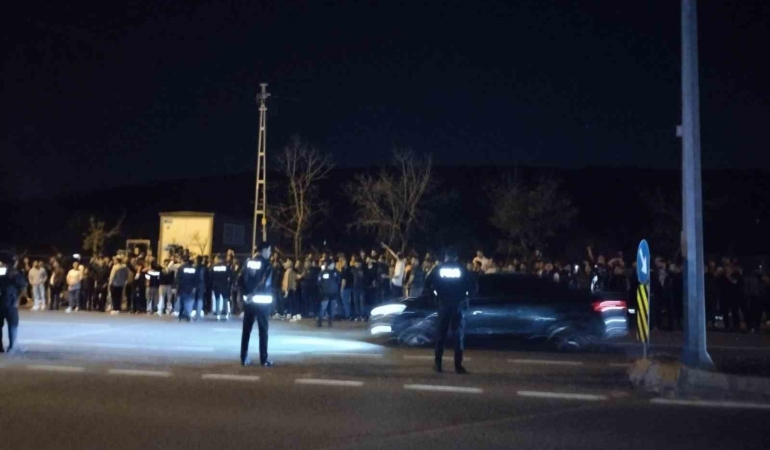 Samandıra’da Fenerbahçeli taraftarlar yönetim ve futbolculara tepki gösterdi