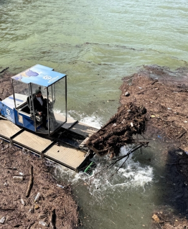 Yüzde 100 doluluğa ulaşan Yuvacık Barajı’ndan 9 kamyon atık çıkarıldı