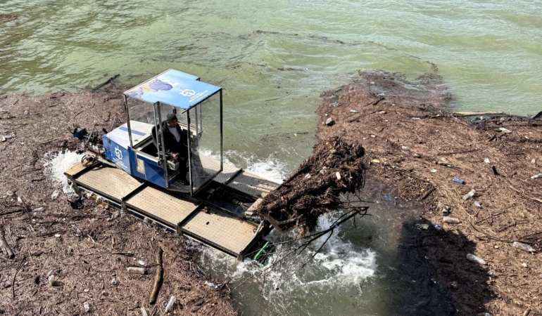 Yüzde 100 doluluğa ulaşan Yuvacık Barajı’ndan 9 kamyon atık çıkarıldı