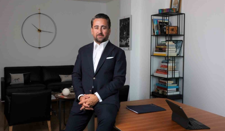 Türk Telekom, ’Erişilebilir Tiyatro’ projesi kapsamında ’Ebedi Barış’ oyununu erişilebilir kıldı